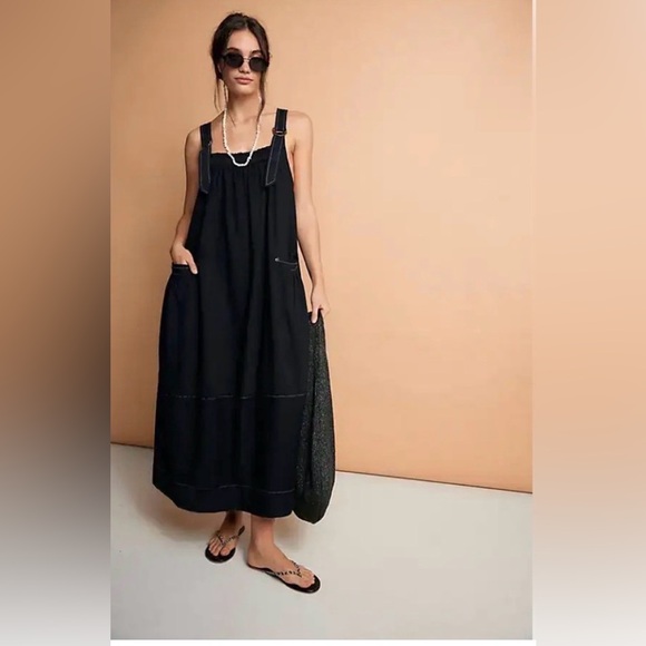 Free People Dresses & Skirts - Free People Black Maxi Barrel Dress with Pockets and adjustable straps